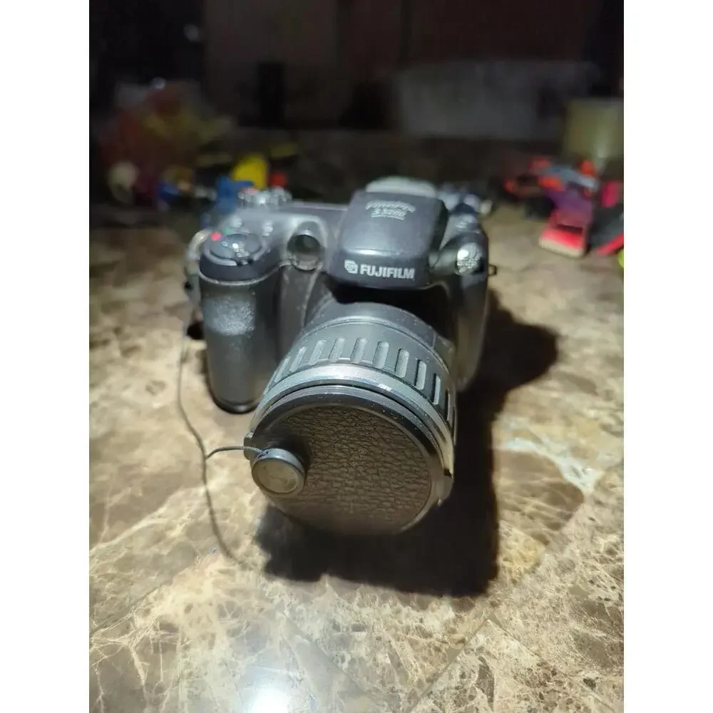 Fujifilm FinePix S Series S5200 5.1MP 10x Opt, w/1.5x teleconversion lens